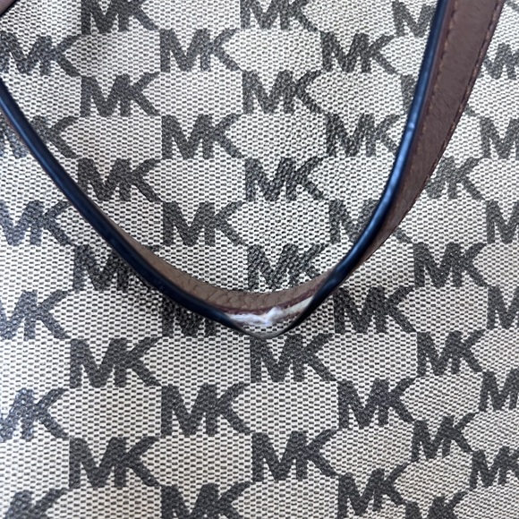 Michael Kors Emry Large Top Zip Tote - Picture 10 of 16